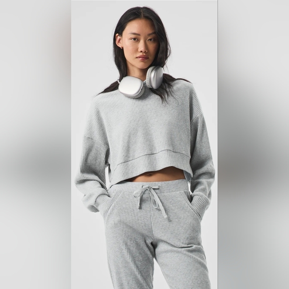 Alo Yoga Muse Hoodie and Sweatpant Set In Athletic Heather Grey Size Small - Picture 2 of 11